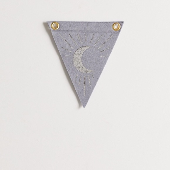 URBAN OUTFITTERS HOME The Rise And Fall Mini Flag Felt Gray - Picture 5 of 12